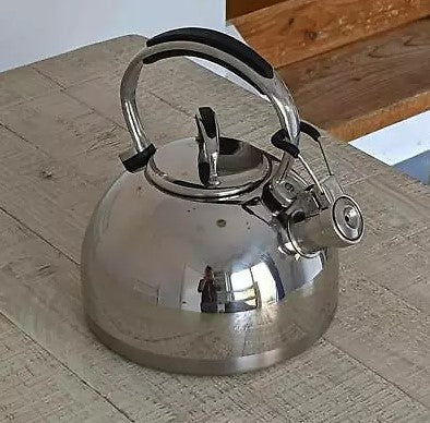Essteele-Per-Vita-Stainless-Steel-Kettle-1.9Litres-2.jpg